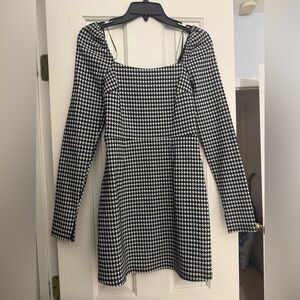 Black and White Houndstooth Long Sleeve Square Neck Dress
